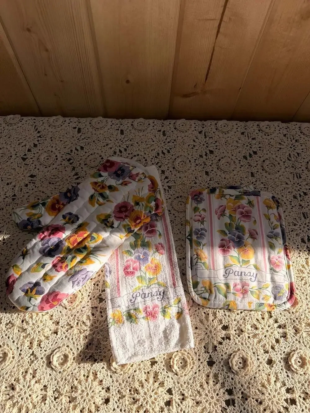 Vintage Cottage Farmhouse Floral Kitchen Oven Mitt Potholder Hand Towel Set